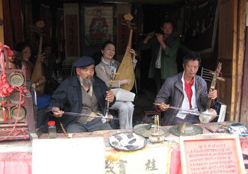 Villagers of Baisha Ancient Village are playing traditional Chinese musical instruments.
