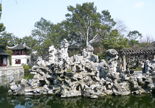 Rockeries in Lion Grove are the only surviving large-scale rockeries in Chinese classical gardens with crucial historical and art values.
