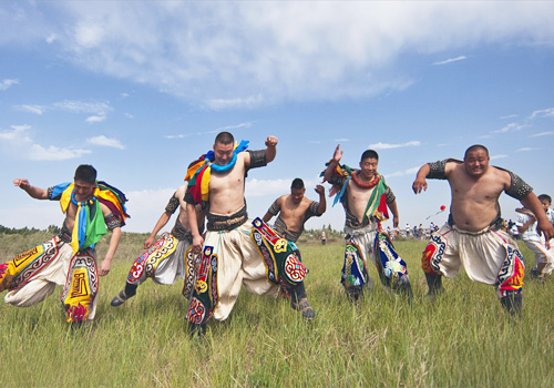 A traditional festival for the Mongolian called Nadam Fair is held at Gegentala Grassland from July to Augest.