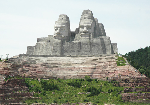 Sculptures of Emperors Yan and Huang,Zhengzhou