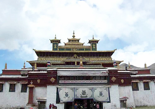 Most of relics are survived from Ming Dynasty (1368-1644) and form a graceful architectural complex of ancient temple. 