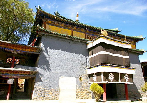 Shalu Monastery,20 kilometers southeast of Shigatse in Tibet Autonomous Region,is one of precious culture relic sites in China.