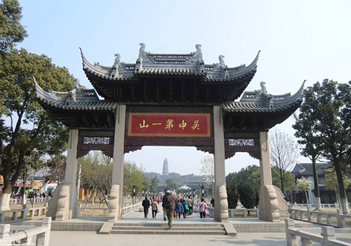 Though small in size, Tiger Hill is provided with a great many gorgeous scenes and historical sites.
