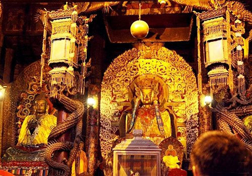 Silver Buddha,dragon carvings,and mural are bestowed as "the Three Uniqueness" in Dazhao Temple.