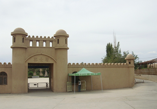 Emin Minaret (Su Gong Ta) is the largest Islamic tower in Xinjiang Uygur Autonomous Region.