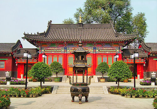 The Five-Pagoda Temple is an important Tibetan Buddhist temple, which has been viewed as the symbol of Inner Mongolian.