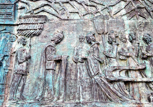 The carvings of Songtsen Gampo meeting his bride,Xining