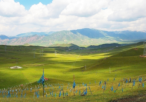 Riyue Mountain is one of the most famous and popular tourist attractions in Xining.