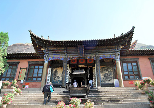 Northern Buddhist Temple was built in Northern Wei Dynasty with a history of more than 1900 years. 