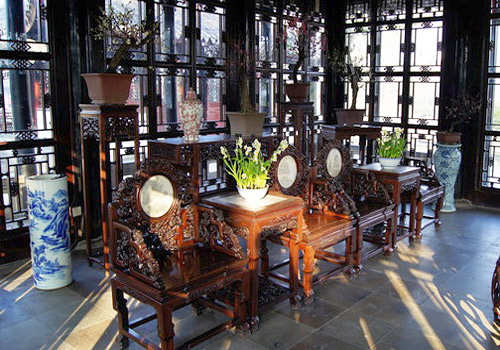 The furnishings inside Yuanxiang Hall,Suzhou