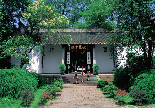 Yuelu Academy of Yuelu Hill-a academy with a history over 1000 years.