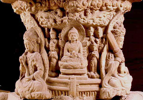 The exquisite carvings of Buddha on Jingchuang,Kunming