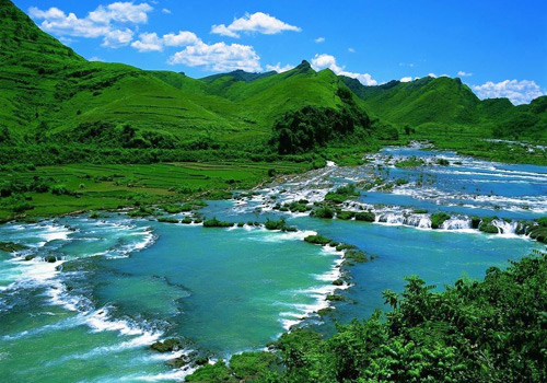 In addition to these breath-taking waterfalls,there's also an abundance of other stunning sights to be seen in the scenic area of Detian Waterfall.