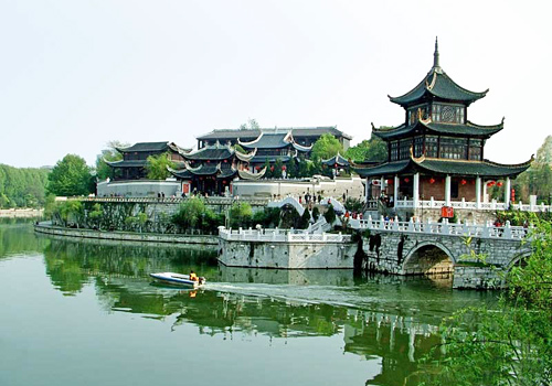 Originally built in 1597 in Ming Dynasty,Jiaxiu Building is the witness of Guiyang history as well as the symbol of the Guiyang culture.