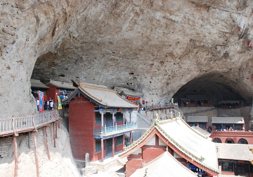 Baofu Rock is so huge that embraces over 200 rooms and can hold 1-2 million people at a time.