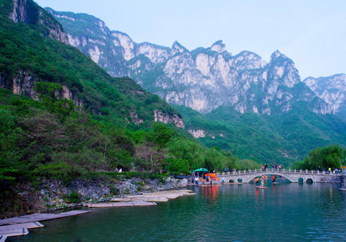 Yuntai Mountain is the only national park in Henan Province which was inscribed in the first batch of world geological parks.