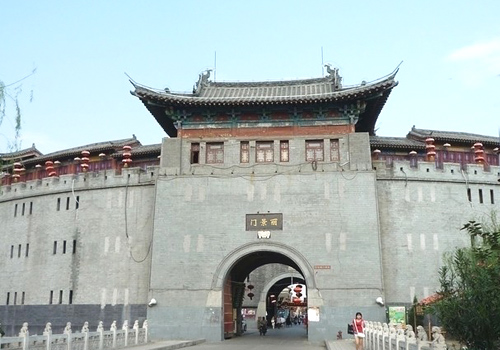 Lijing Gate is the entrance to Luoyang Old Town District in Henan Province.