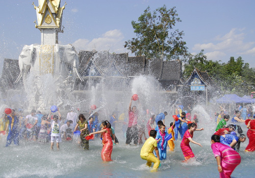 Water Splashing Ritual in Dai Minority Park of Ganbala 