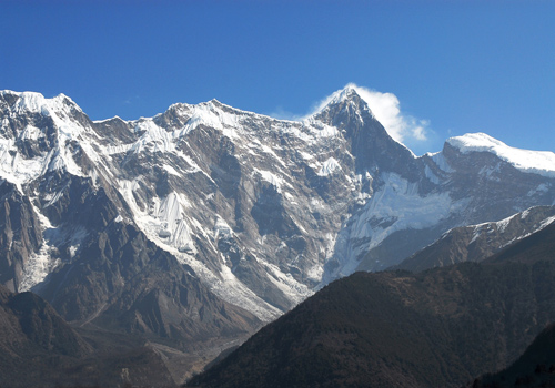 The peak of Namcha Barwa in Nyingchi with a height of 7782m is crowned as the father of iceberg. 