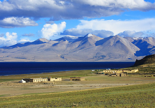 Though identified as the region that hardest to be reached in Tibet,the fancy highland landscapes of Ngari attracts the most feverous adventurers from home and abroad.