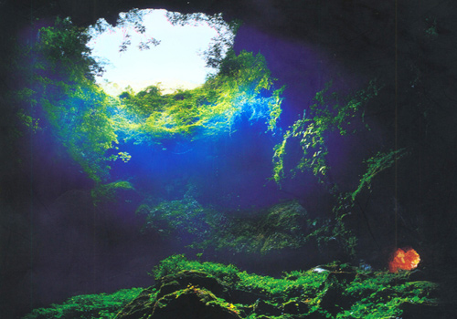 Heaven Cave is a natural wonder located in Jin Zhong Hill,Yongfu County.