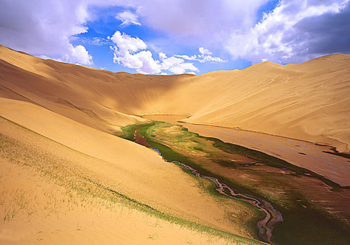 A unique sand spring in the desert,Qiemo
