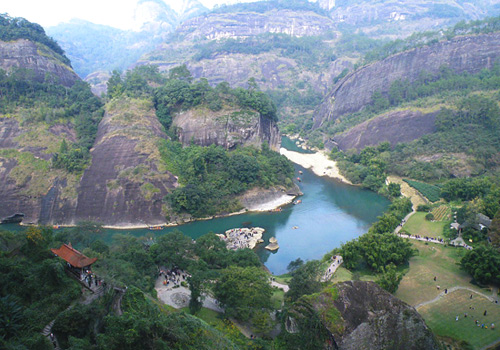 Nine Band Stream offers the most charming tourist route in Wuyi Mountain Scenic Area.