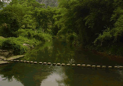 Built in the Jiajing Period of Qing Dynasty, the bridge has witnessed more than 200 years' history. 