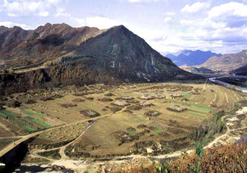 Capital Cities and Tombs of the Ancient Koguryo Kingdom refer to the early relics of Ancient Koguryo Kingdom distributed with Ji'an city as the centre, including three cities, fourteen emperors’ tombs and twenty-six tombs of aristocrats. 