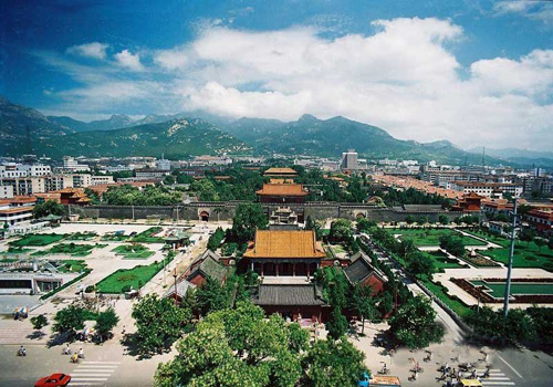Located in the north of the city, south side of Mountain Taishan, Dai Temple is also called Dongyue temple.