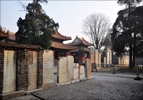 Thirteen stele pavilions are erected in order to preserve the tablets of emperors, with eight in the south and five in the north.