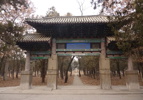 Memorial Archway of Lady Yu was set up for the daughter of Emperor Qianlong.
