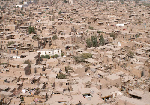 Just located opposite the famous Idgar Mosque,the Old Town of Kashgar is the only labyrinth urban block featuring Islamic culture in China.