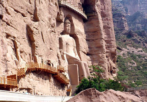 Bingling Grottoes, typical of the stone statues, relief pagodas, Mizong murals and Mogao Grottoes, Maiji Caves are hailed as the top three grottoes in Gansu.