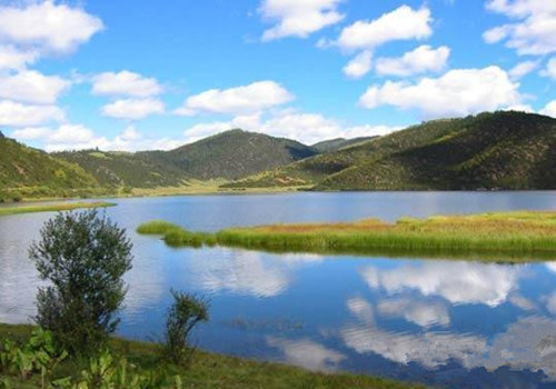 As one of the largest lakes within Shangri-la, Shudu Lake is renowned for its limpid water and its unique fish.