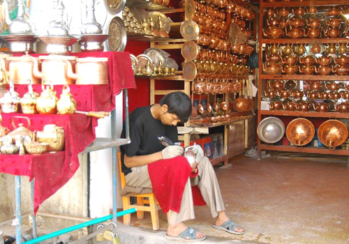 Ancient Art Street in Kashgar is famous for folk handicrafts.