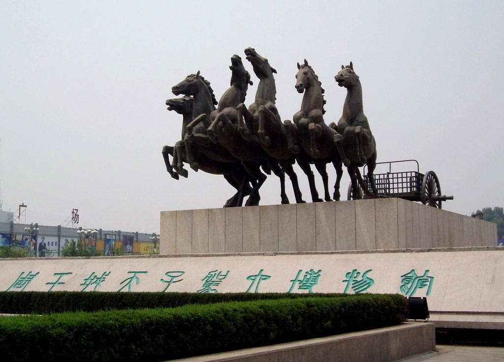 The six horses uutside the Museum
