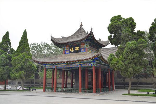 The pavilion gate of the Forest of Stele Museum in Xi'an.