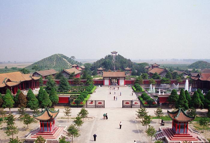 A overview of the Maoling Mausoleum, Xi'an