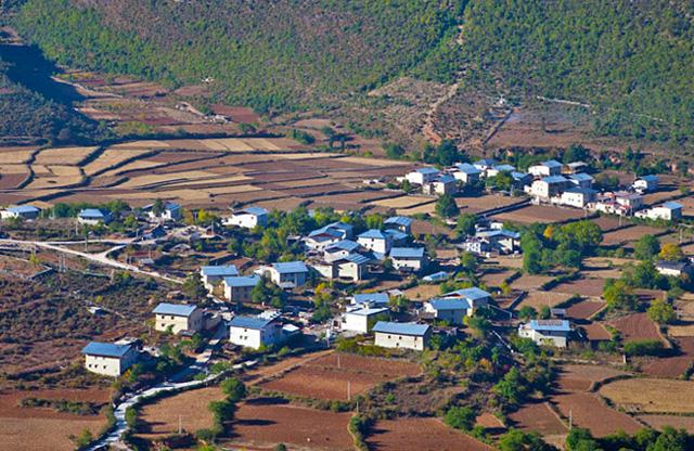 An overview of Nixi Pottery Village, Diqing