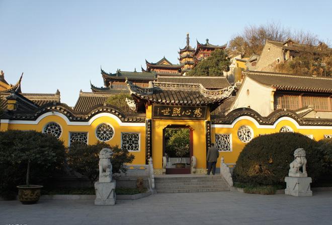Jinshan Temple is famous for the beautiful tale of Snake White