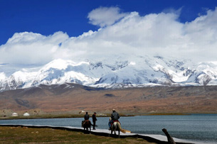 Karakuri Lake in China's Xinjiang Karakuri Lake in China's Xinjiang