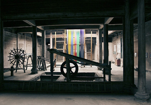 The dyehouse of Yang family, a typical scene in the film Ju Dou is well preserved for visiting.