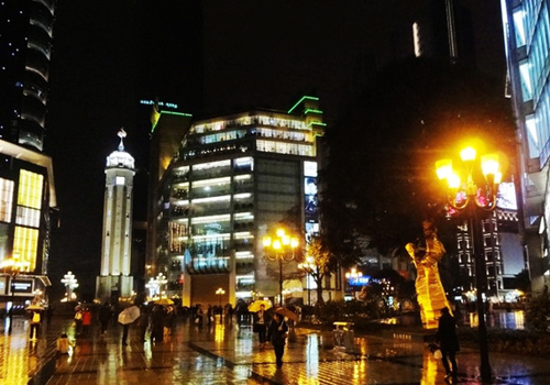 Chongqing Liberation Monument is the business center of Yuzhong District in Chongqing.