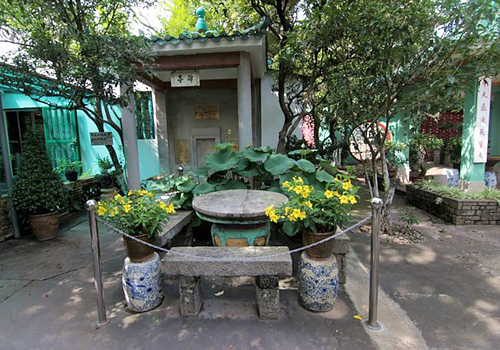 The granite table and benches was the sign location of the Sino-US Treaty of Wangxia of 1844.