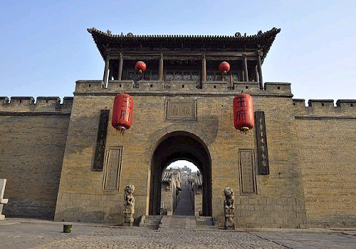 Covering an area of 25,000 square metres, Hongmenbao or Red Gate Castle was built from 1739 to 1793.