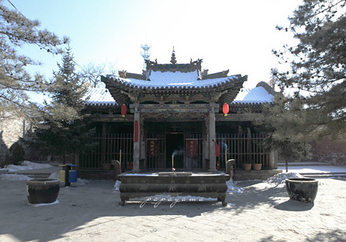 Apart from the sizable military fortress, numerous temples are the distinctive feature of Zhangbi Old City. 