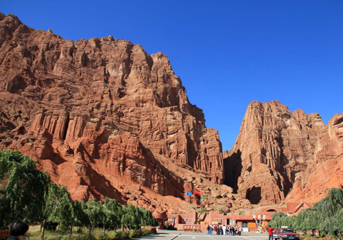 Tianshan Grand Canyon is also called Keziliya Grand Canyon which means the red cliff in Uyghur language. 