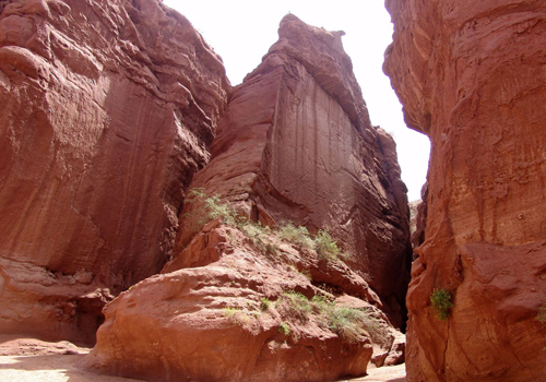 Tianshan Grand Canyon is impressive not only because of its magnificence and precipitousness, but also because of its tranquility, mysteriousness and serene.