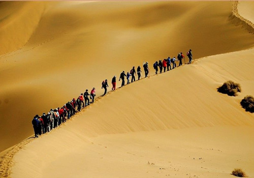 Covering an area of more than 330,000 square kilometers, this biggest-desert-of-China Taklamakan Desert reaches a height of 1,200 metres to 1,500 metres above sea level in the west and south, 800 metres to 1,000 metres above sea level in the north and east. 